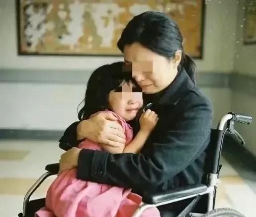 湖北黄石，一女子下身瘫痪，招了个男子住女方家里，俩人结婚，很快发生了夫妻关系，女