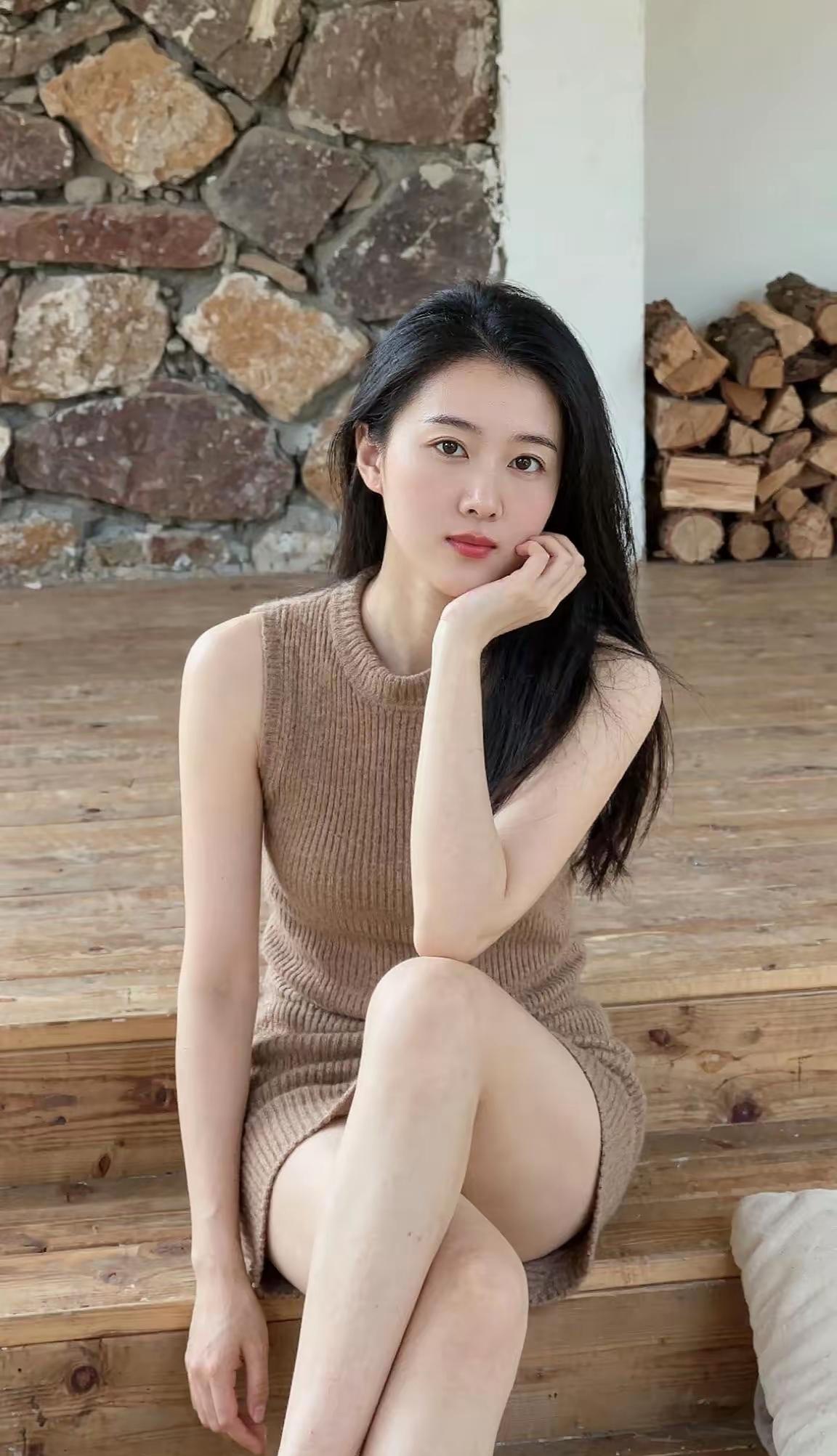 甜美型美女
靓丽而优雅
落落大方