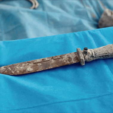 演技大考试这段杨紫想表达什么情绪很突然？很震惊？很无奈？ 