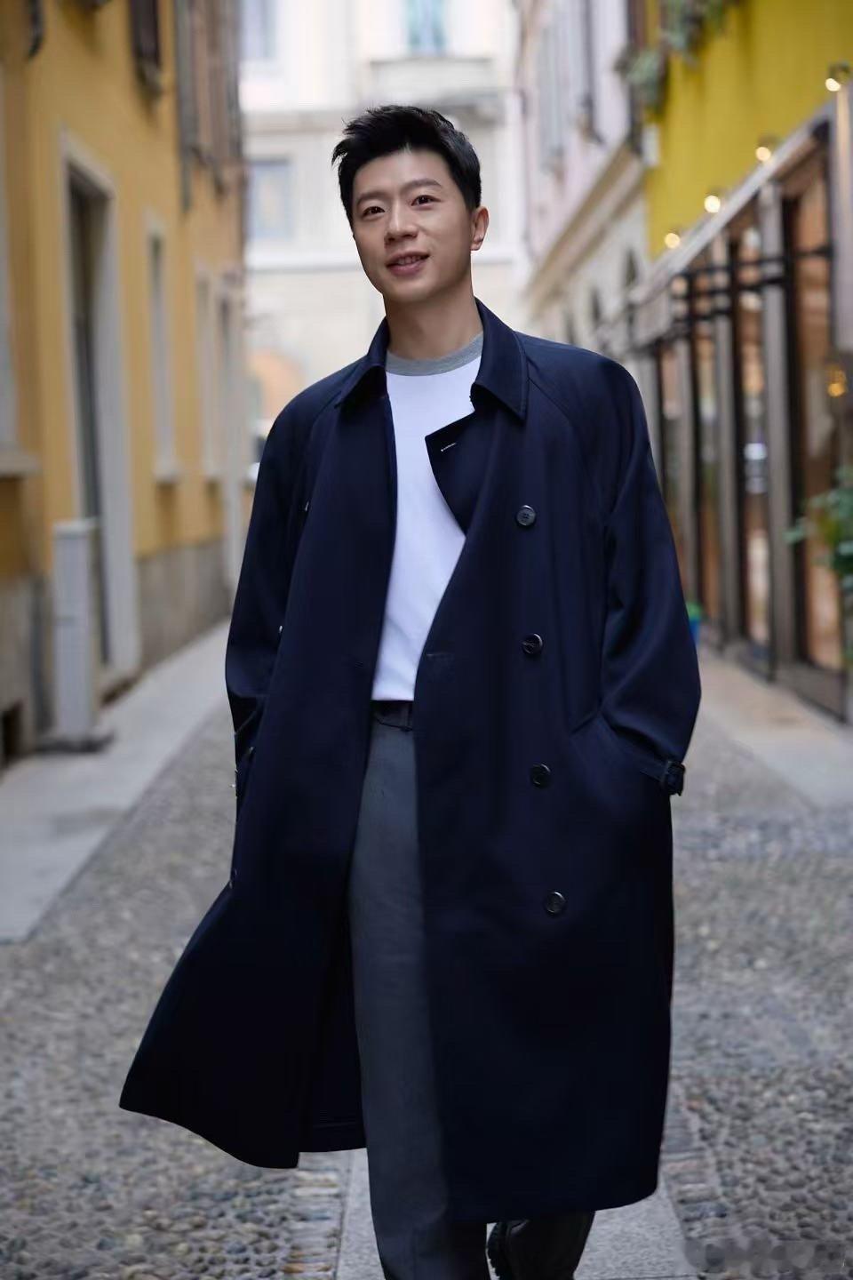 马龙多彩自成风度  他的风度藏在坚定的眼神里，也写在谦和的笑容中。马龙用行动证明