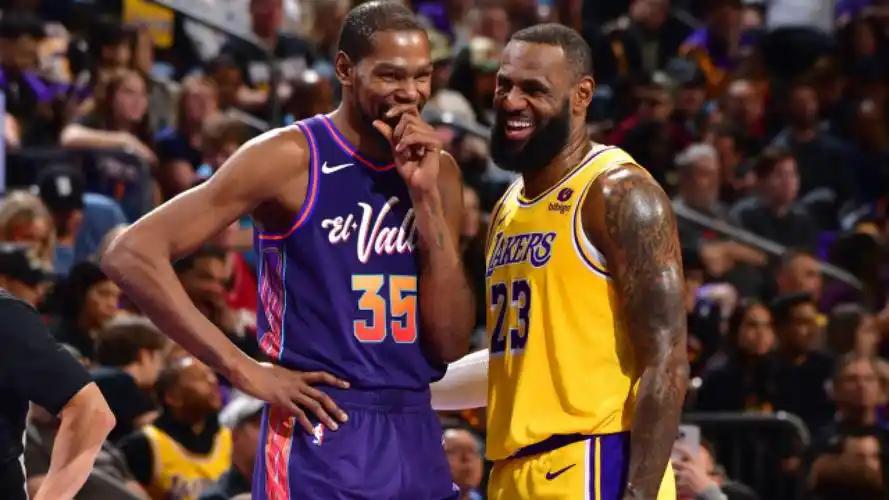 杜兰特和詹姆斯惺惺相惜，杜兰特说，热火队时候的詹姆斯是他职业生涯中防守过的最难对