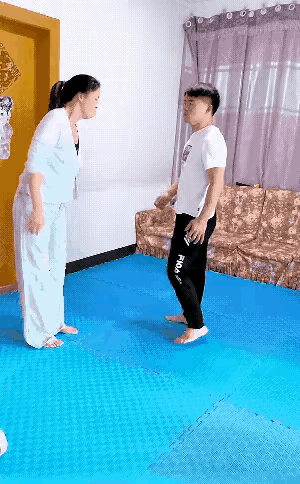 我问你服不服，不服！
不服是吧！我叫你不服，哎哟，我就是不服！不服来呀，叫你不服