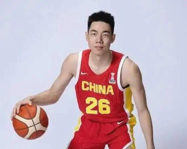 辽篮引援瞄准朱俊龙，重磅转会静待官宣
 
休赛期辽宁男篮持续推进阵容补强计划，球