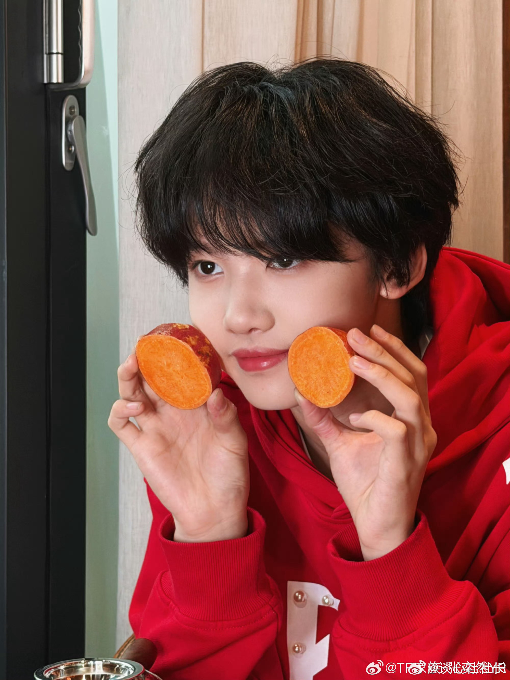 张奕然 美得雌雄莫辨就是如此 是谁几年过去了仍被奕莎贝拉迷的移不开眼！美得雌雄莫