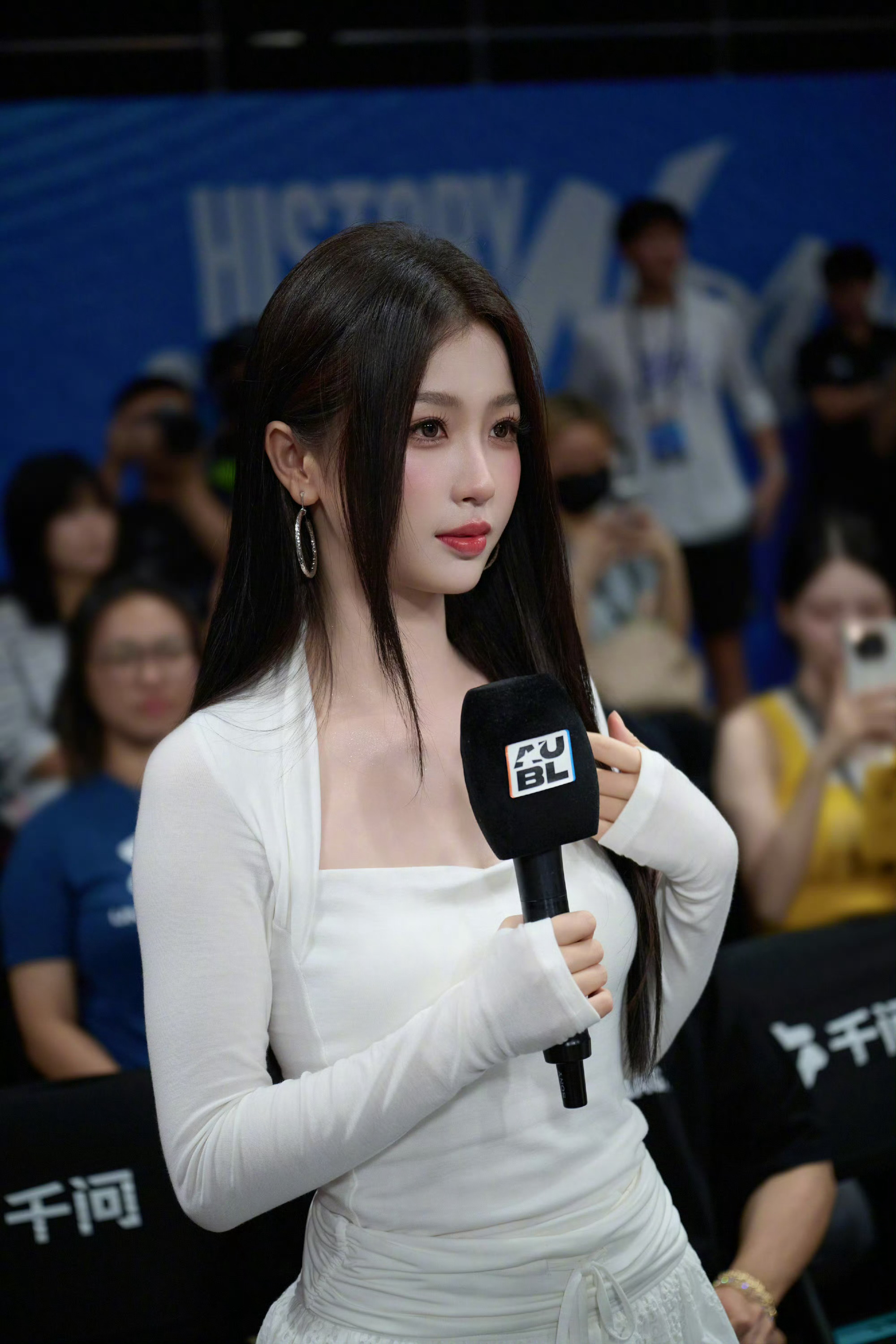 虞书欣AUBL开球返图这个风格真的好适合欣欣子虞书欣AUBL开球晒照虞书欣