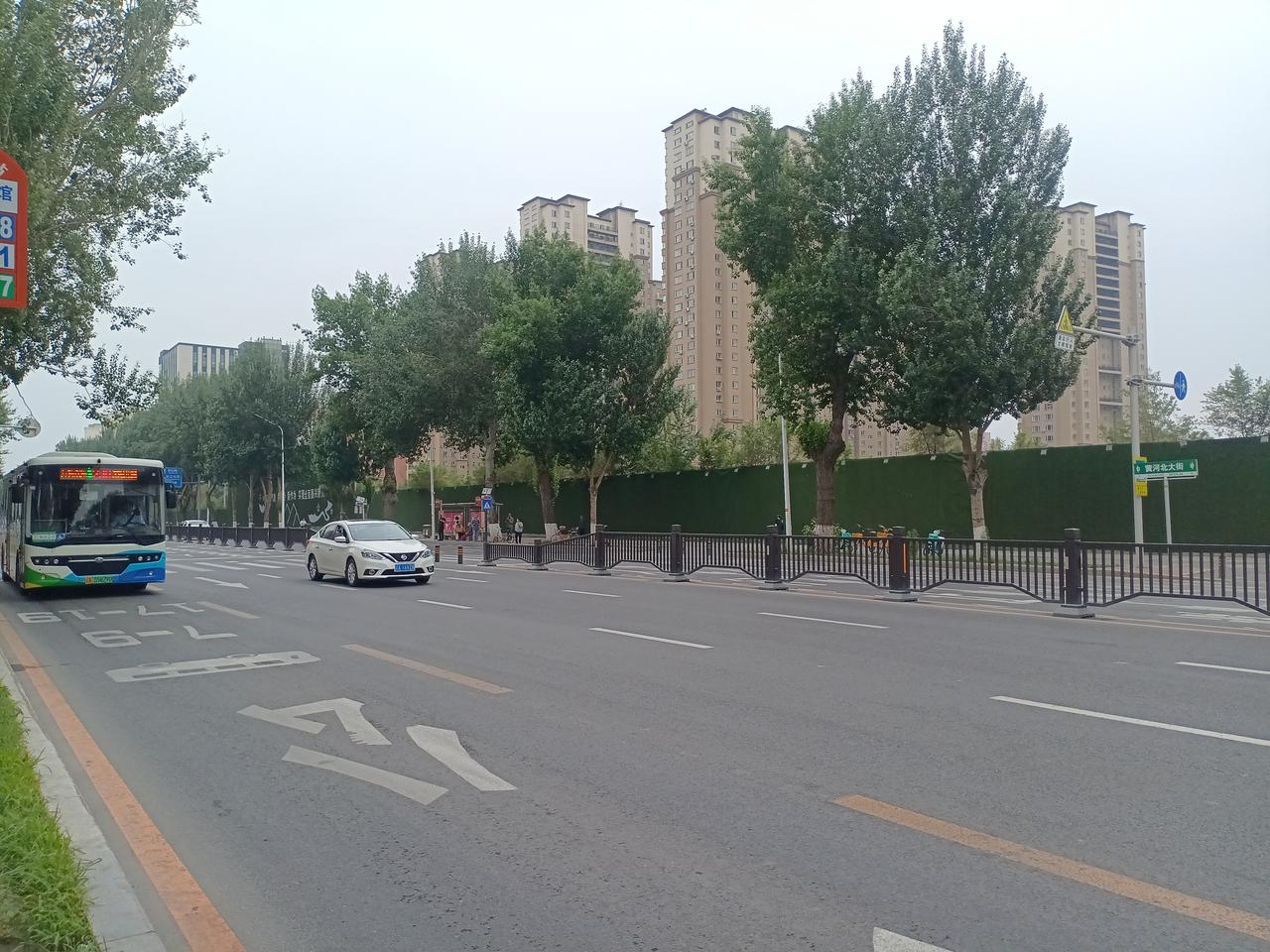 有网友说，现在北京都开通了去往胖东来的大巴车了，全国那么多开超市的，学习一下胖东
