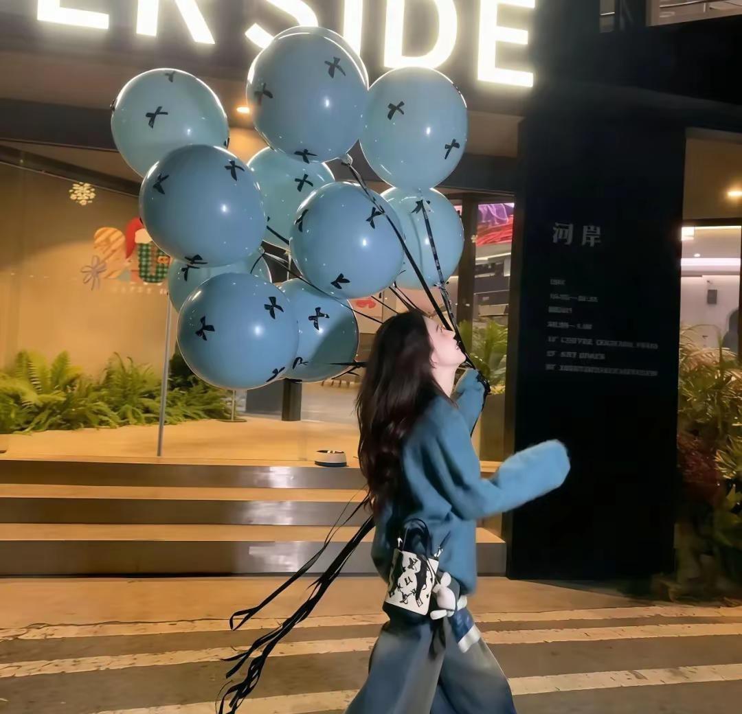 人静心安，物简知足，在喜欢的状态里生活，做你自己，生活不在富足而在满足，不慌不忙