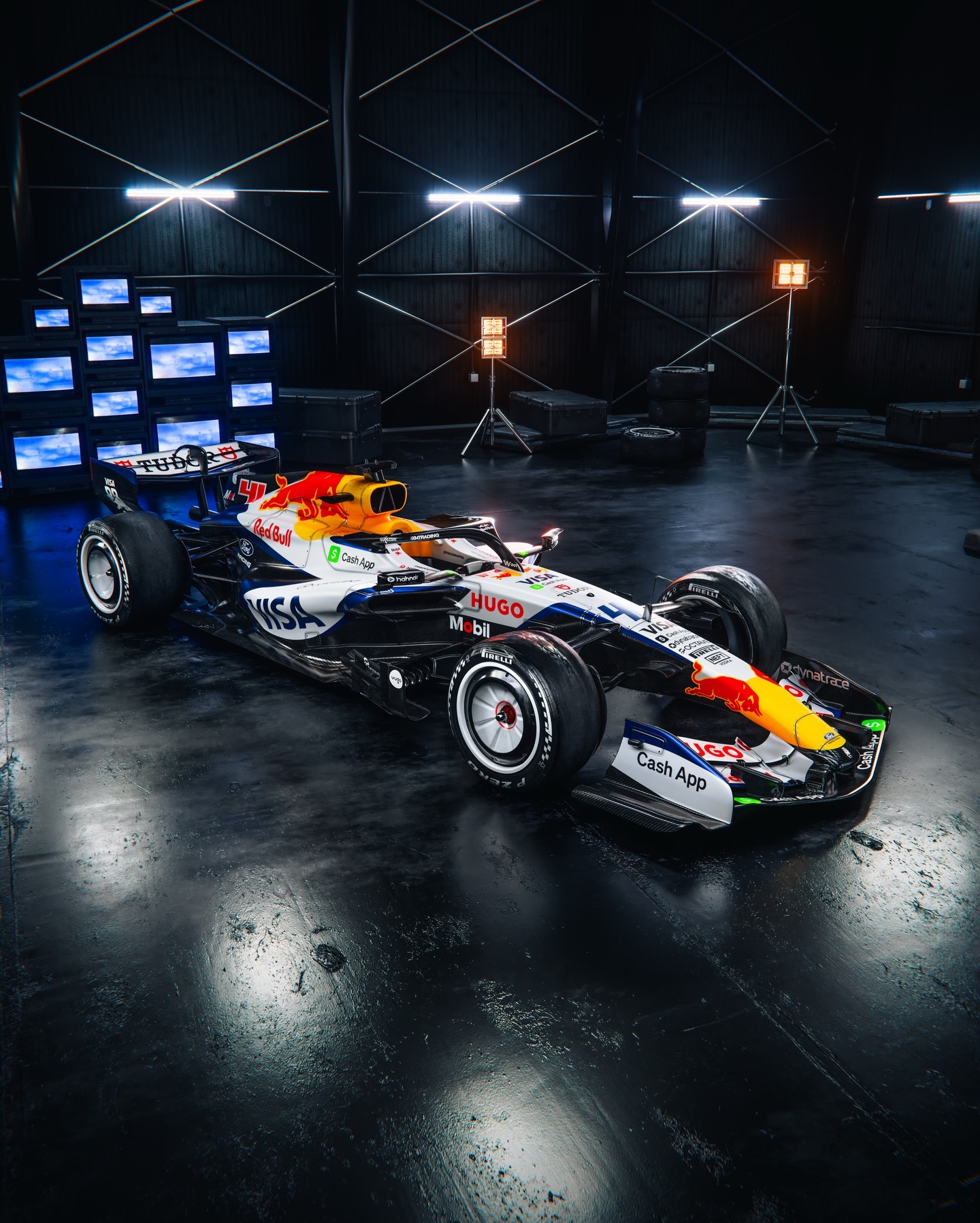 赛牛2026赛季的F1赛车涂装也揭晓了，相比红牛“回归亮面”这一明显变化，赛后则