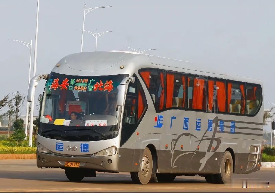 广西 广西北海市曾经的省际长途线路（三），不知还有多少在跑？
北海—海安
北海—
