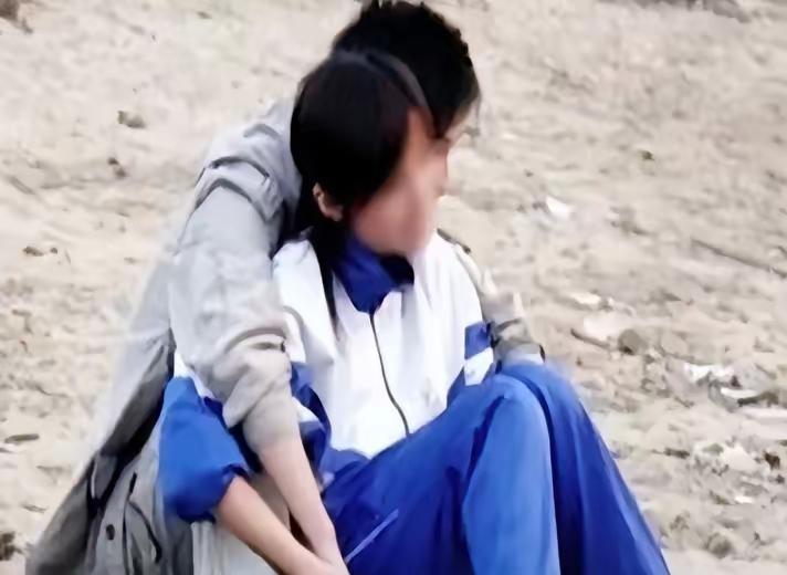 12岁女孩早恋怀孕，5个月后才发现！家长索赔27万仅获赔3.8万，这背后的教育缺