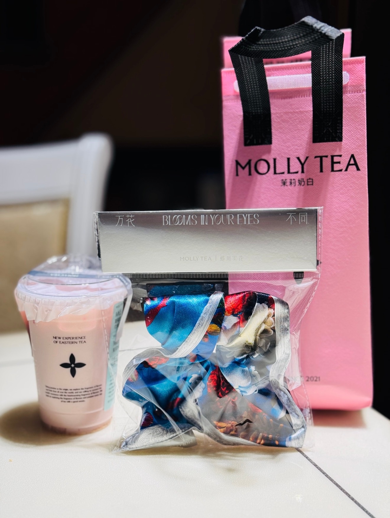 茉莉奶白X蜷川实花这次的联名周边里面方巾发圈最值得入手