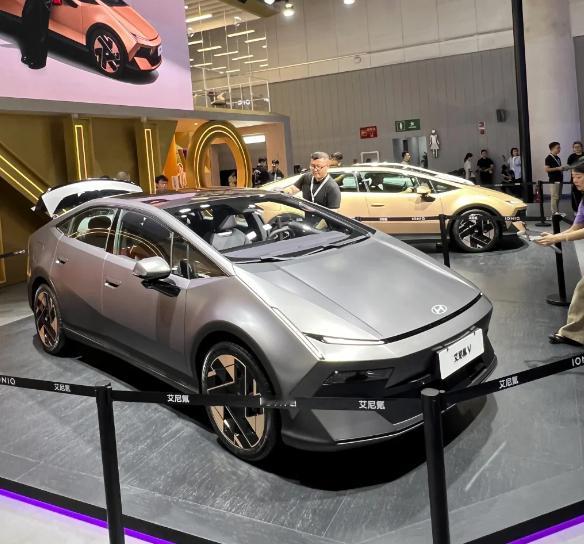 北京现代艾尼氪V 开启预售，11.99万-13.99万元，轴距2900mm，搭载