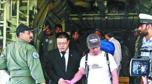 “中国人又怎么样？中国人老子一样杀。”中国退伍兵在巴基斯坦登山途中遇到恐怖分子，