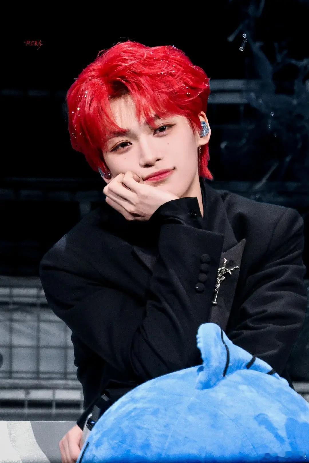 梓渝武汉演唱会上身全套ysl未发售款 这个状态怎么样 