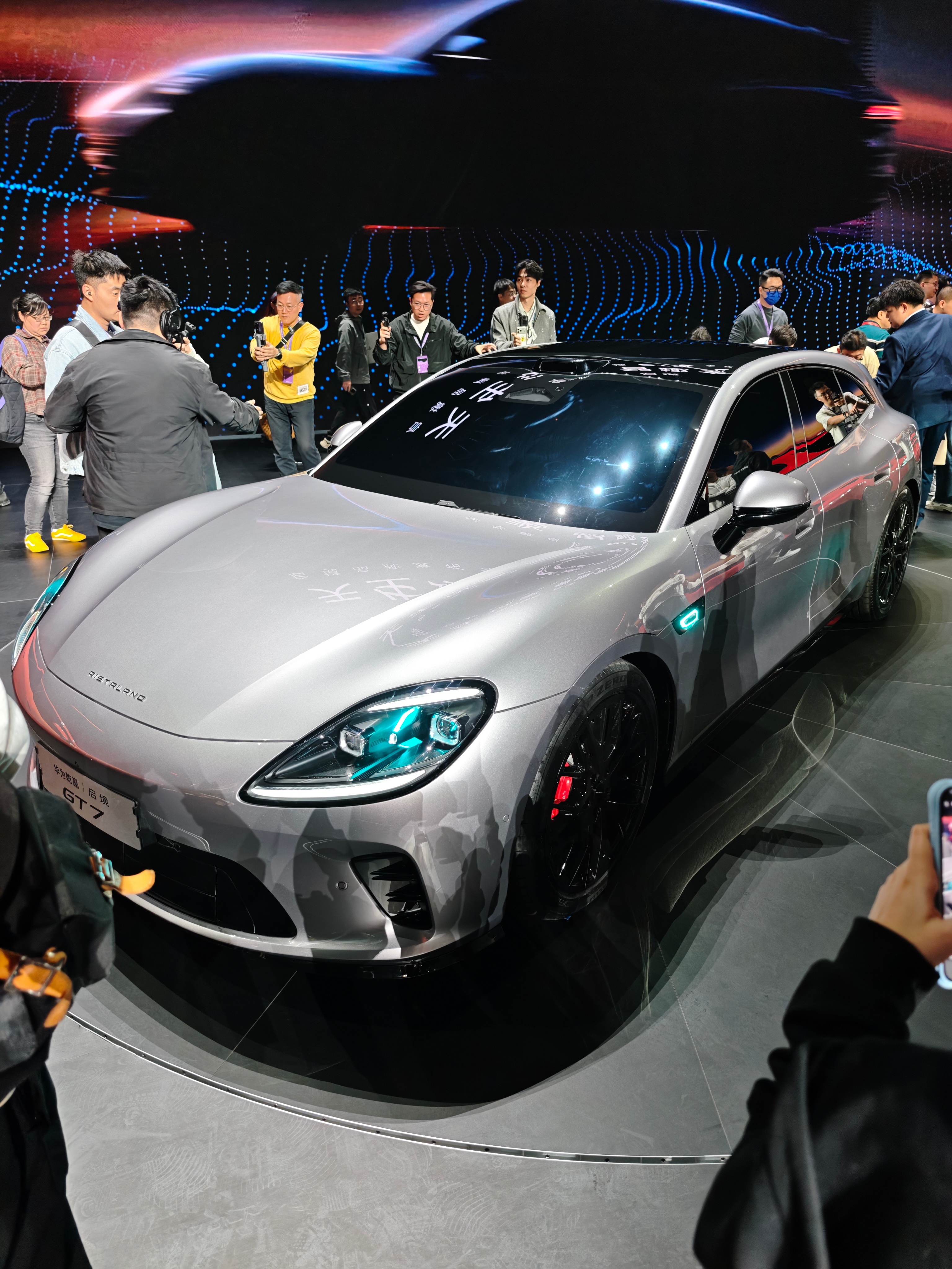 近距离拍了几张启境GT7，大家感受一下实车~尾部给高分，尤其这个银色，姿态非常低