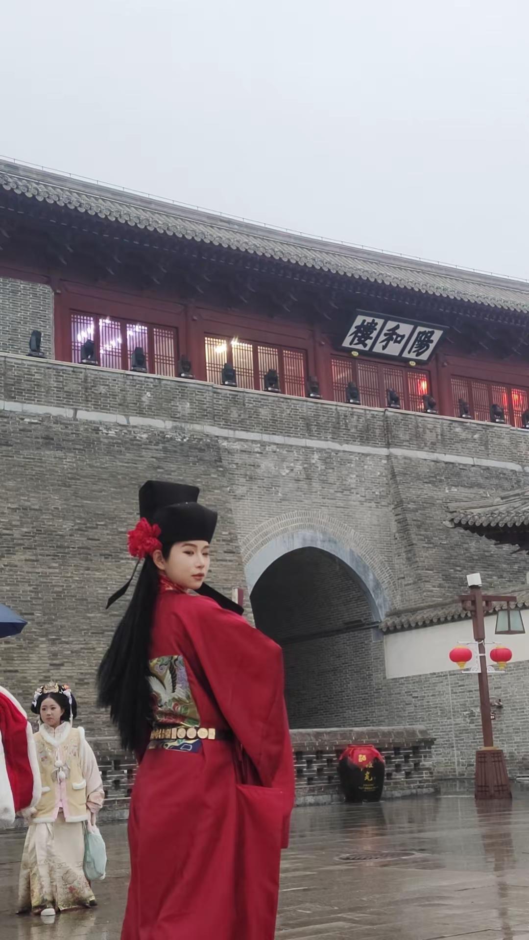 飒爽英姿状元郎