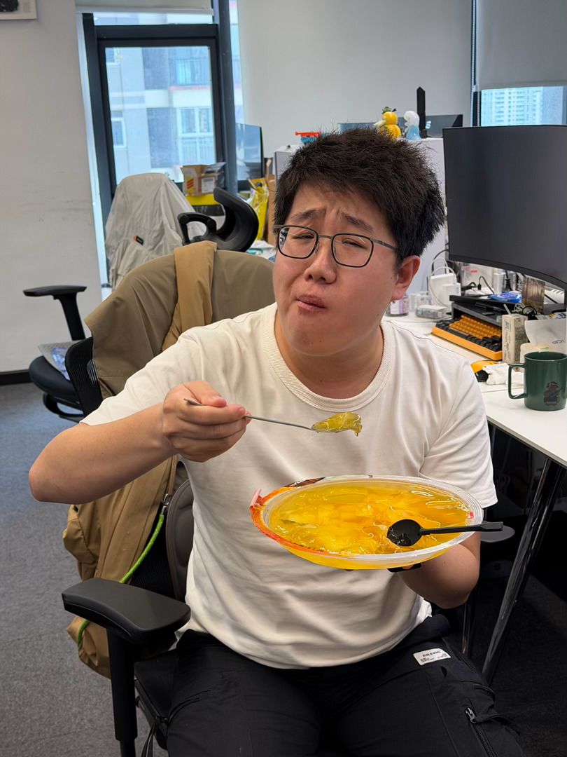 你见过这么大的果冻吗？吃果冻吃出了吃饭的架势