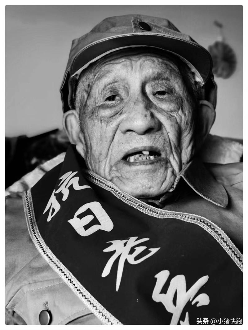 98岁抗战老兵张贵云离世！少年赴滇西浴血，用青春守家国山河
 
张贵云
 
19