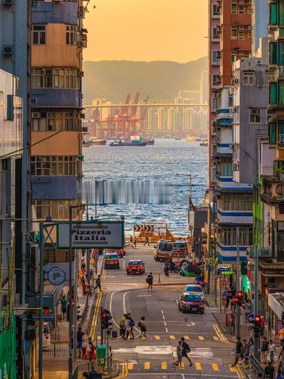 在坚尼地城，看了一场电影里的落日