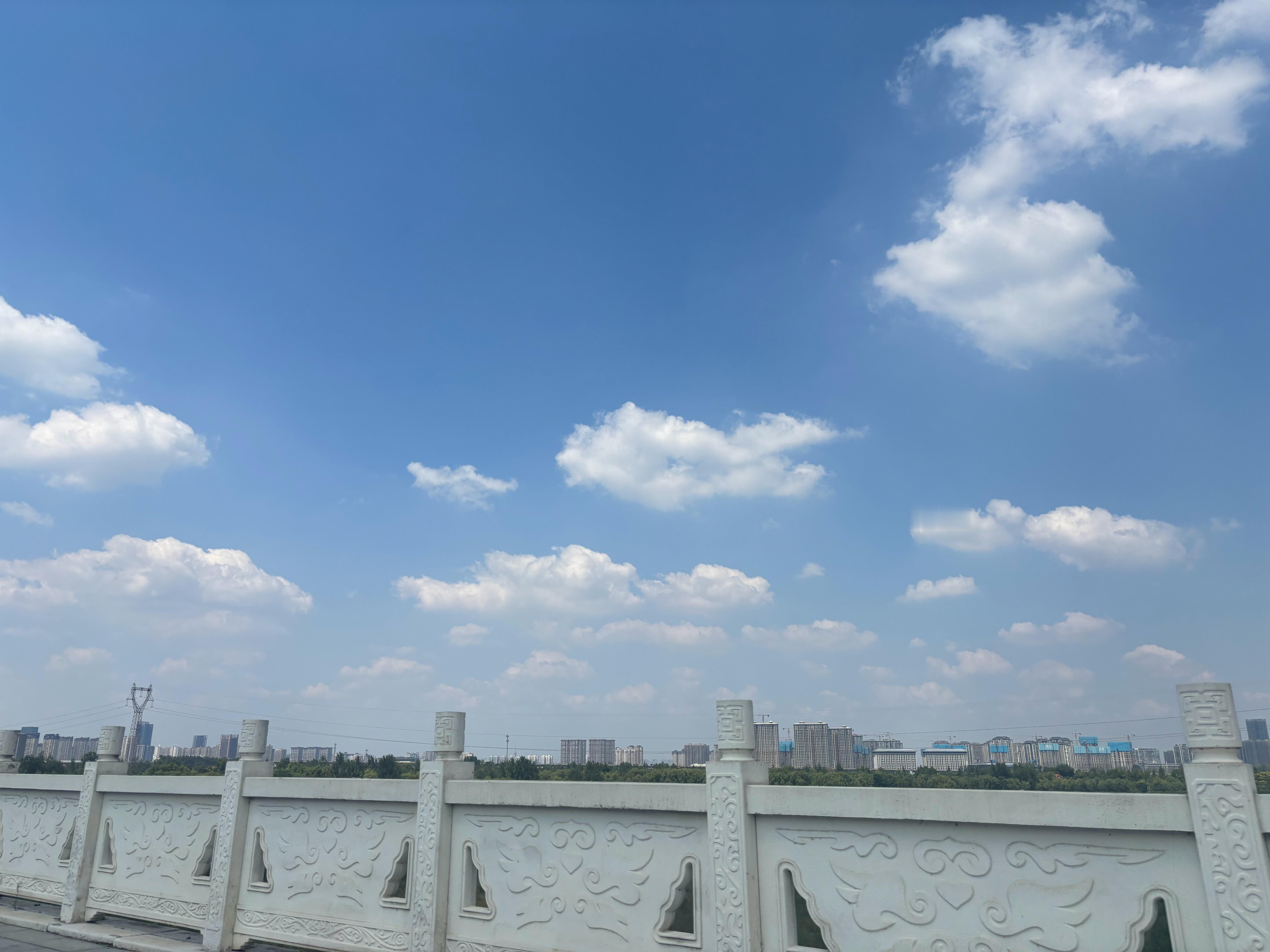 最近的天空都很漂亮，晴空万里，蓝天白云☁️。记录下来 ​​​