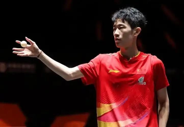 用中文高喊为日本选手“本子”加油的是谁
     2026年新加坡大满贯冠军赛，