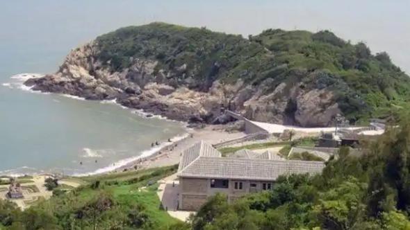 一旦台海爆发冲突，最难啃的骨头不是台湾本岛，而是距大陆最近点约 34 公里，距福