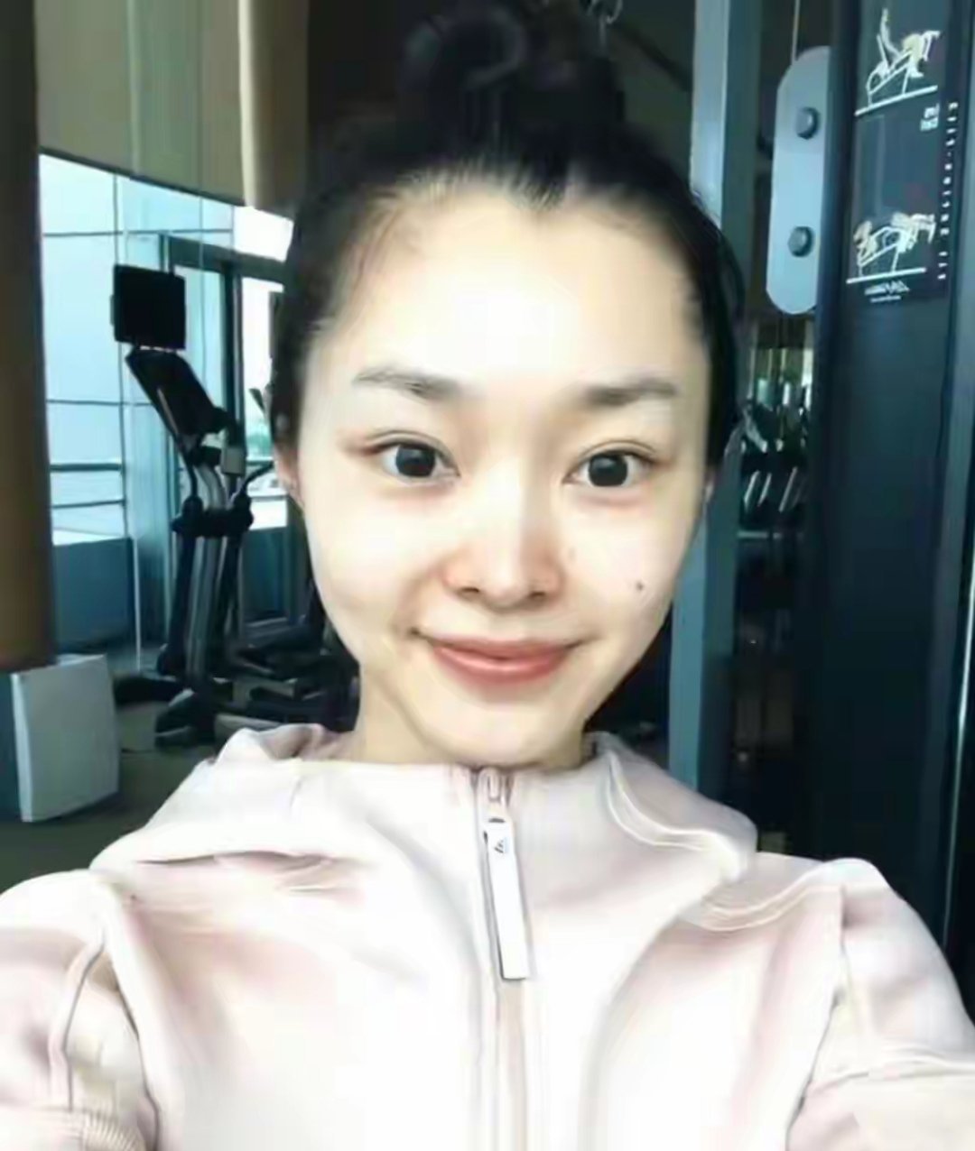 宋轶素颜状态曝光 鼻子引发争议 
