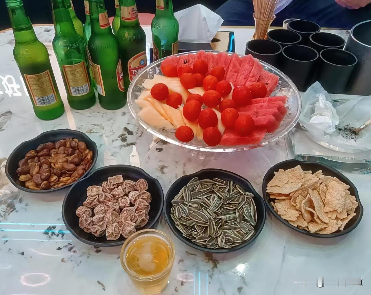 最近网络上出现一个新词“学晶哭穷”，
具体可以看原视频，通俗一点可以总结为下面几