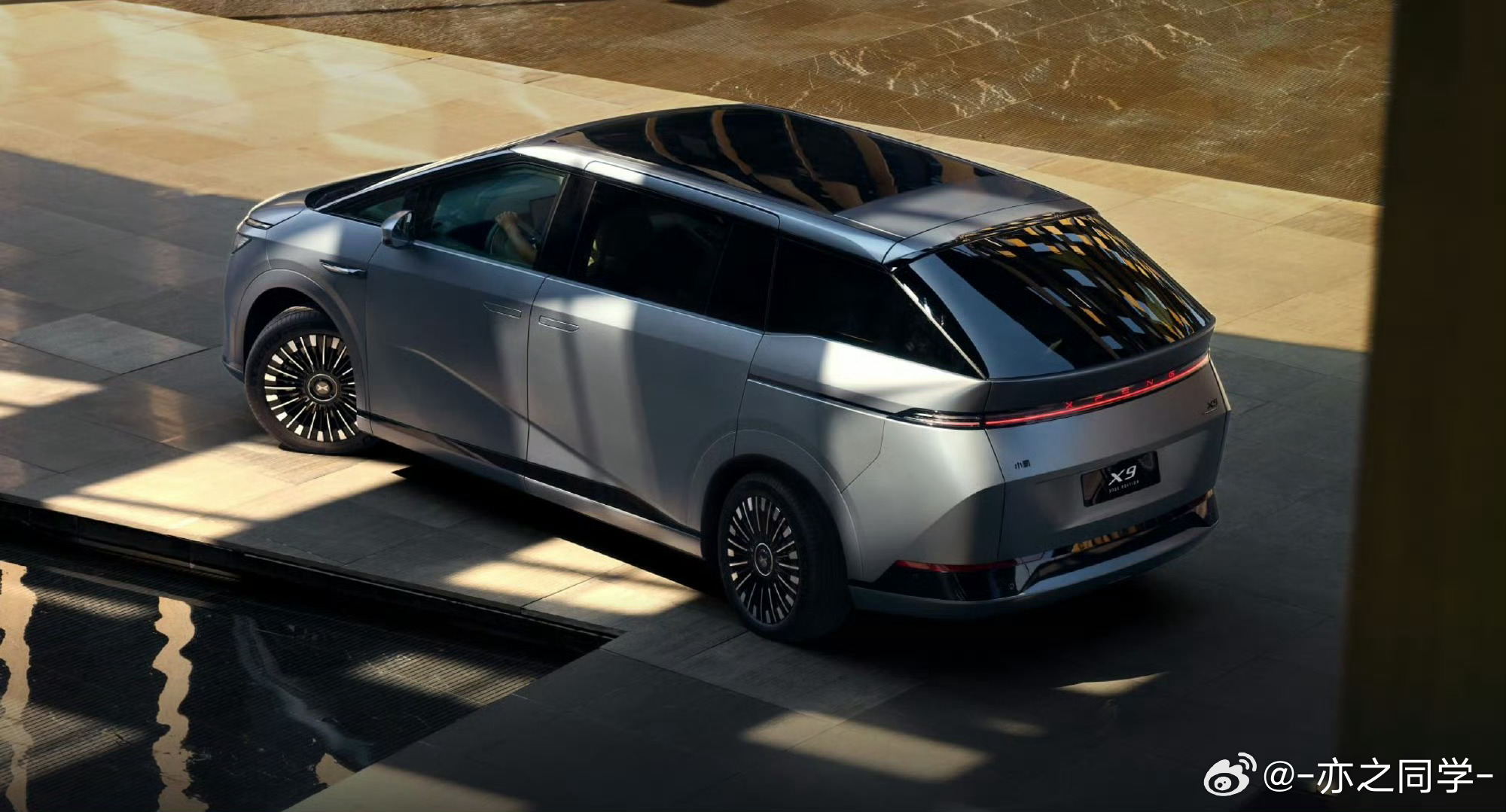 小鹏x9增程新车作为品牌首款超级增程车型，核心亮点在于搭载了63.3度超快充磷酸