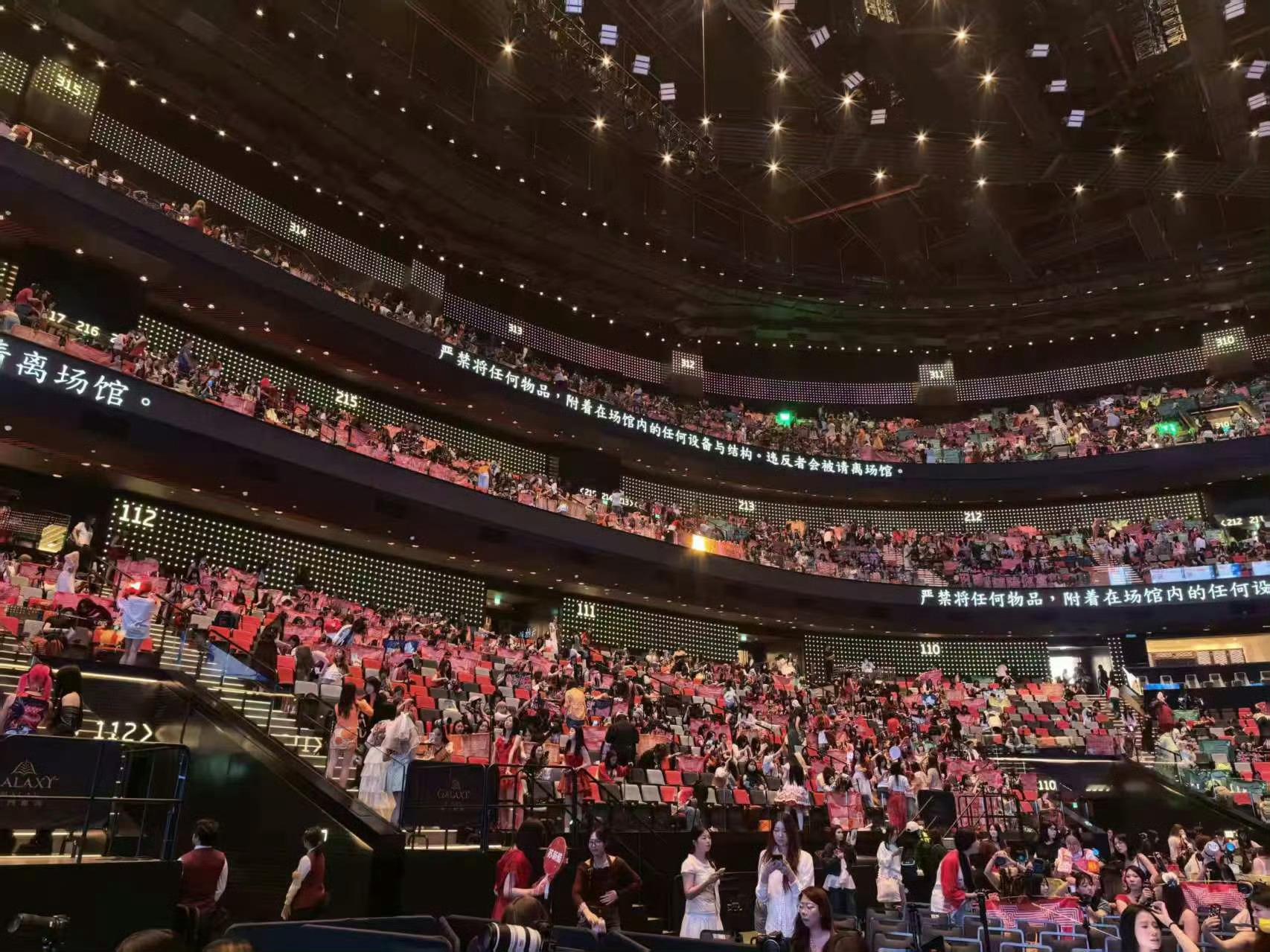 苏新皓目光所至皆为红TOP演唱会Day2高燃开场🔥目光所及皆是耀眼红海，红色气