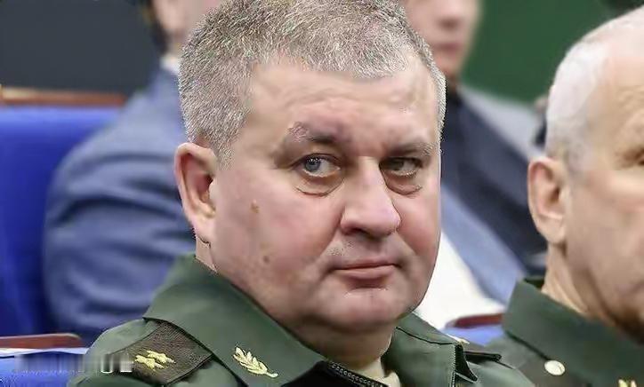 普京对俄军高层下了盘冷棋，不碰绍伊古却温水煮青蛙，把他的左膀右臂全清了！俄乌战场