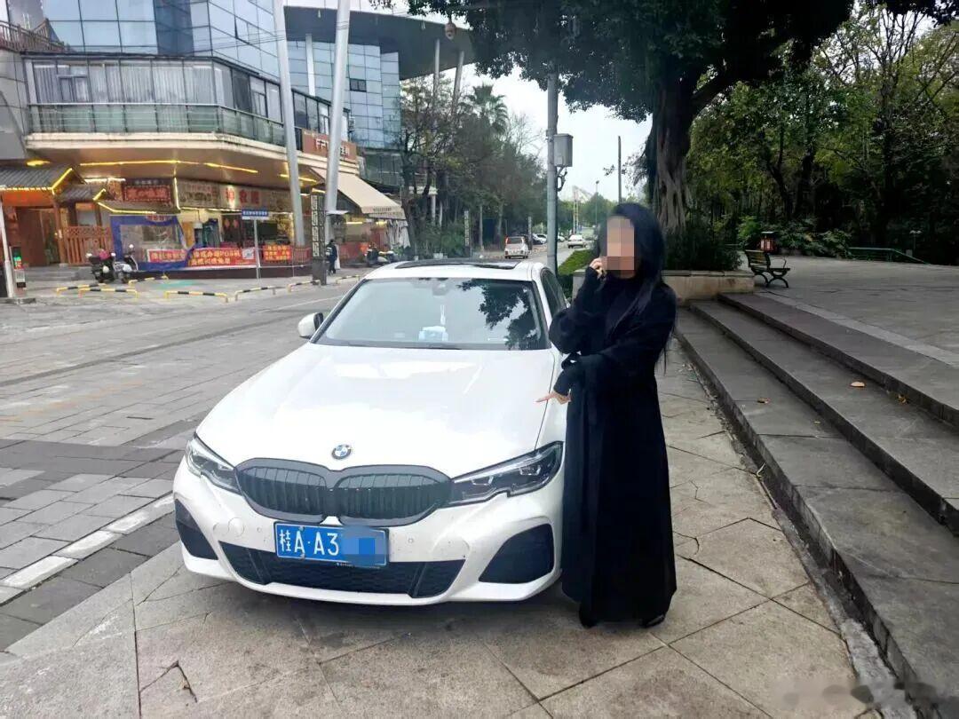 【爱车安全贴士 一女子为啥经常“遮脸”开车？警方：罚款1000元、行政拘留5日】