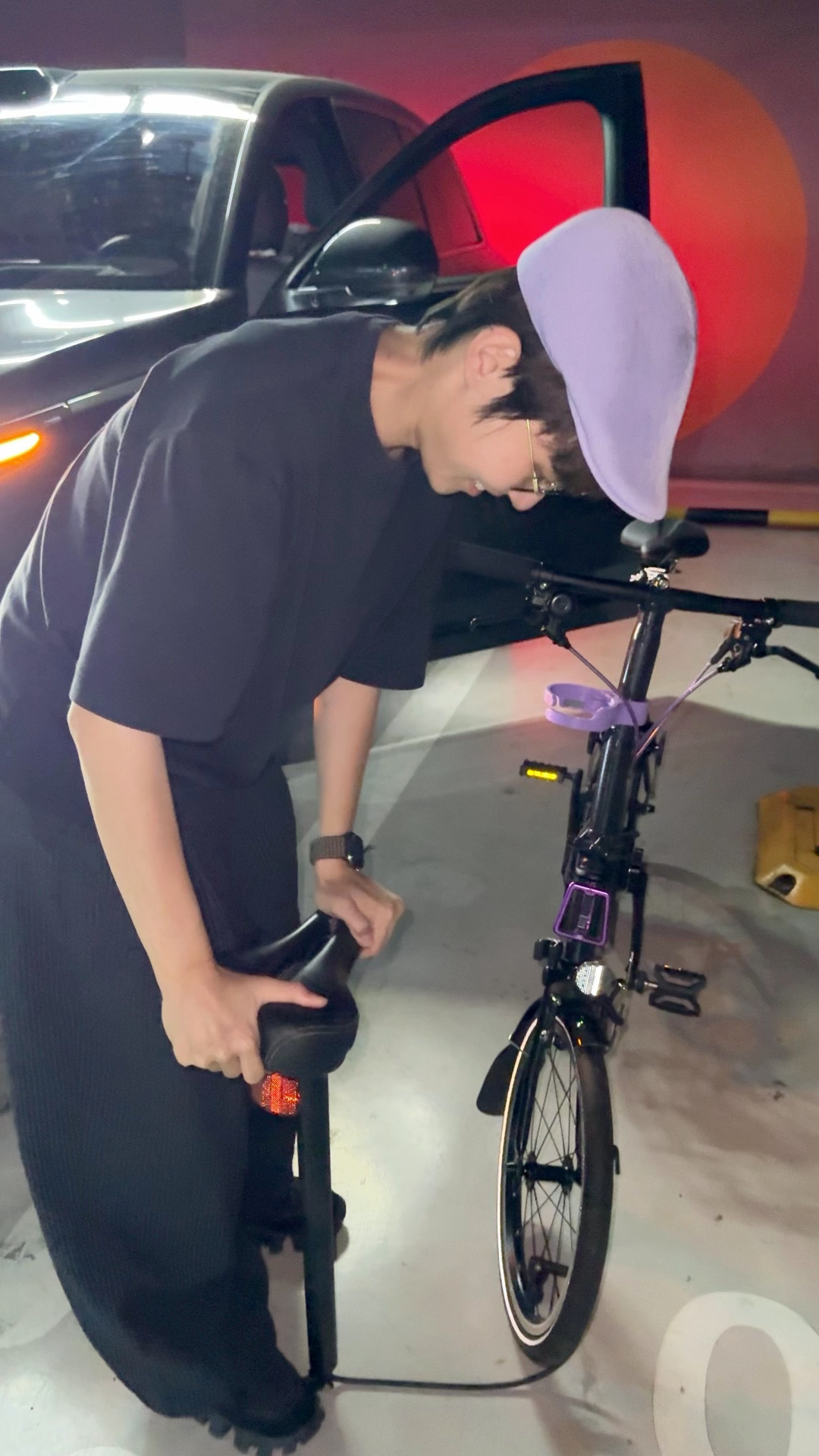 第一次见到这么有侠义精神的自行车啊！我的小步没气了，正在犯愁！我们工作室的伙伴说