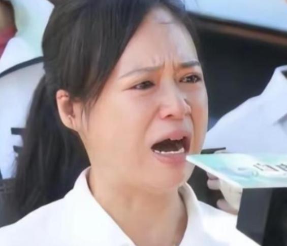 “中国越制裁我，我就越反华！”

这话说得够狂。说这话的人，是深圳一个前女律师，