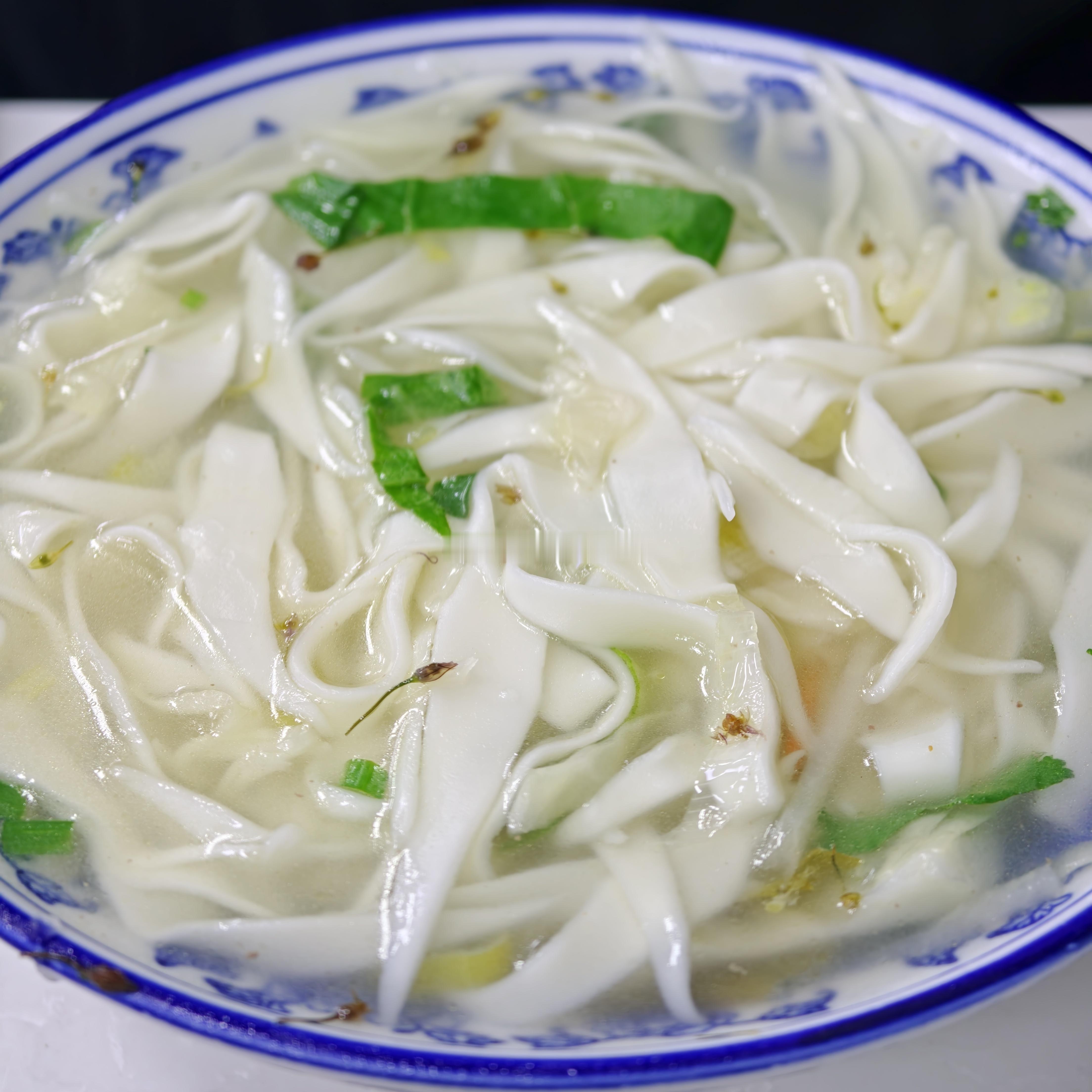 吃喝探店 孔阿红手抓王手抓羊肉嫩而不膻蘸着干料猛炫两大块椒麻鸡半只也挺大一盘子要