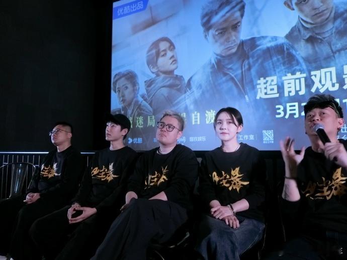 《西北荒漠》高燃开篇！段奕宏王锵张佳宁，以精准细节、方言韵味，共绘苍凉画卷。悬疑