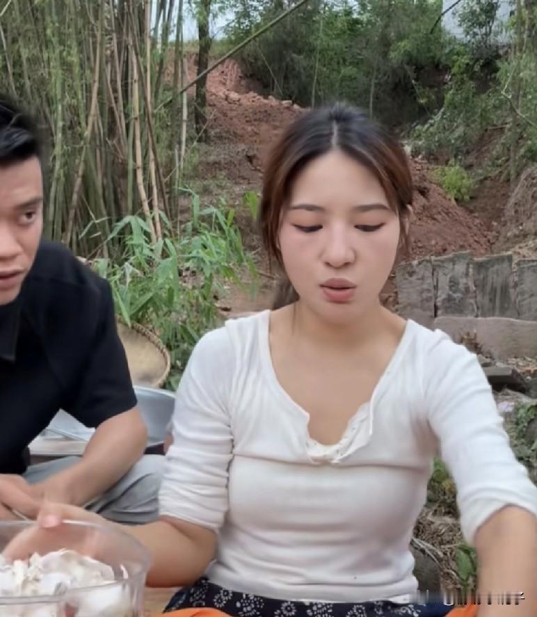 阿梓官宣怀孕后，网友不看好，都觉得可以找个条件更好的。阿梓坦白：自己接触不到更好