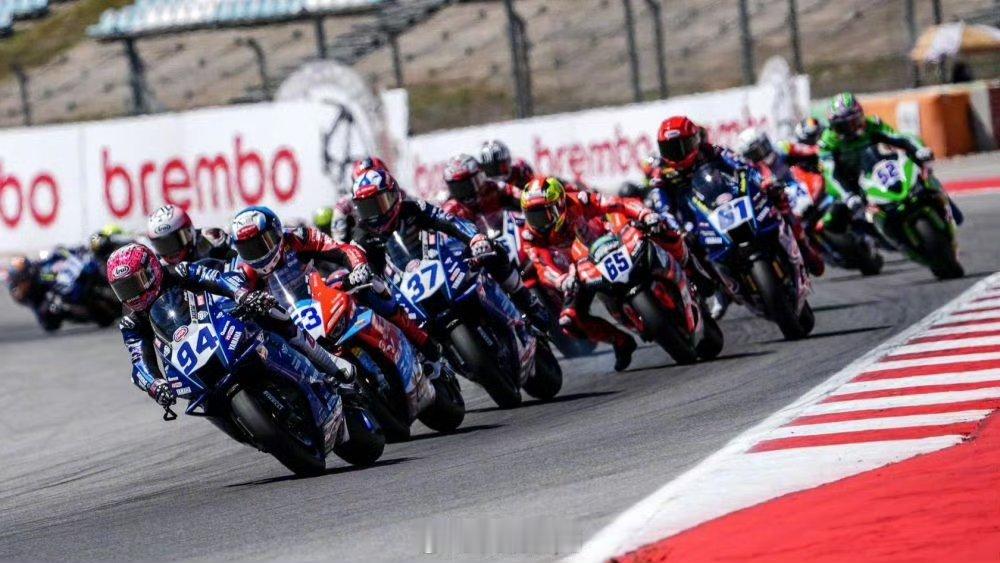 逐风驰骋荷兰阿森TT赛道，身披荣光再战WSBK赛场！无惧强敌与重重挑战，愿张雪机