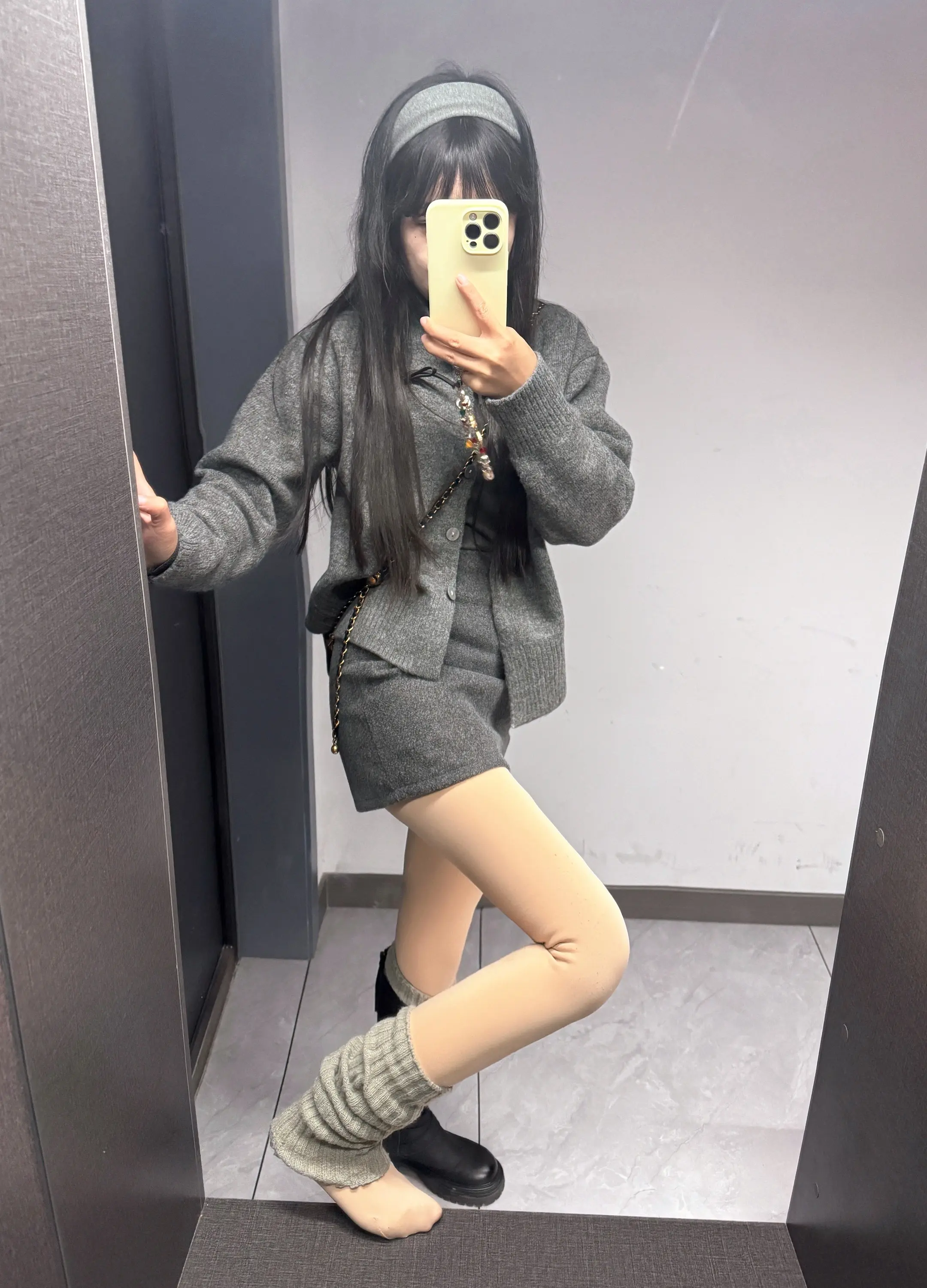 随意穿搭 穿搭穿搭 辣妹拍照 拍照从不批腿 第三视角ootd