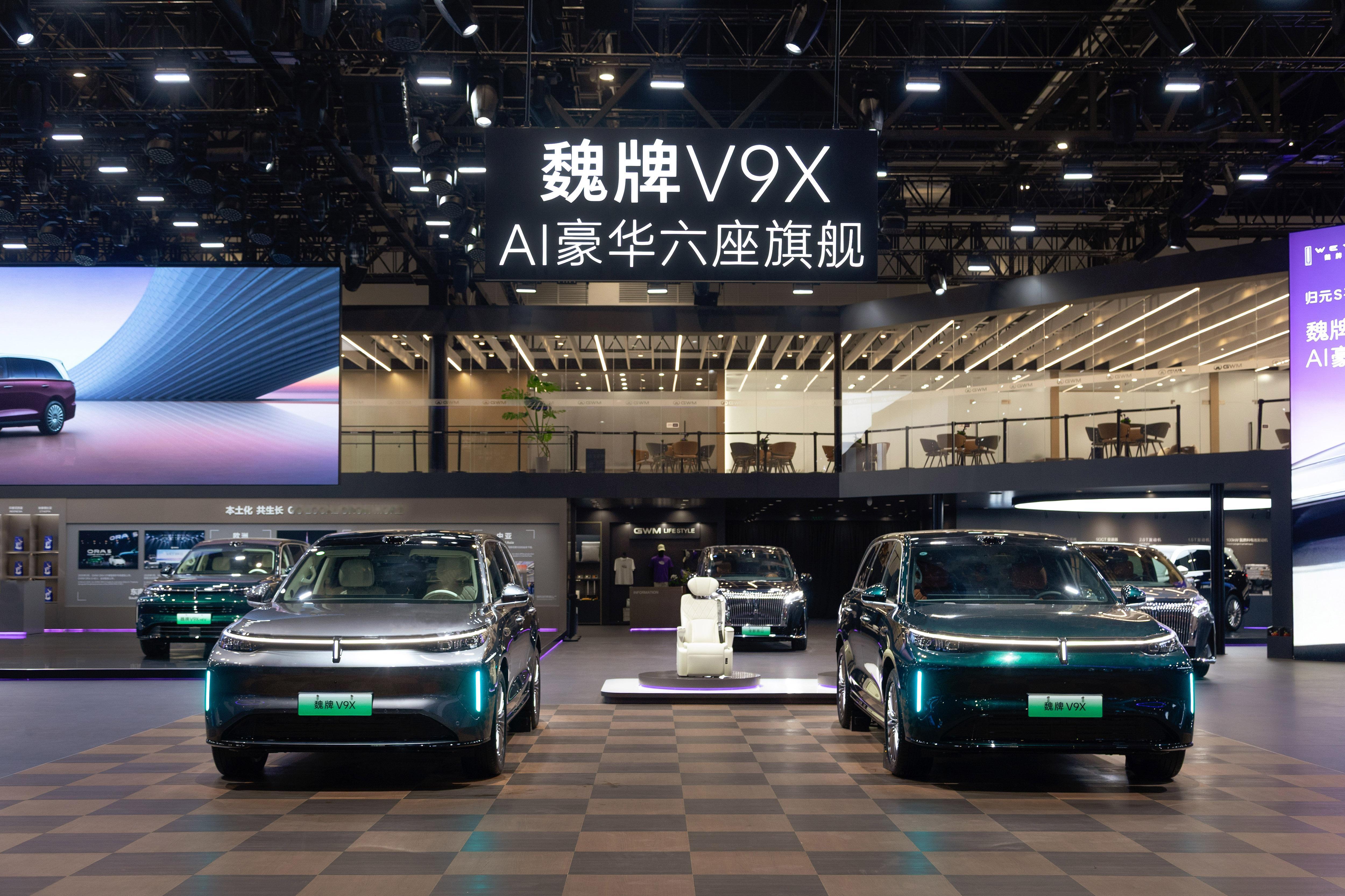 北京车展期间,魏牌以“科技WEY美好生活”为主题，带来了魏牌V9X,高山家族矩阵