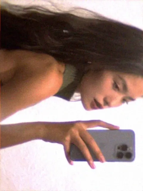 我自有千面万貌 你所见不过一二 谈何懂我。