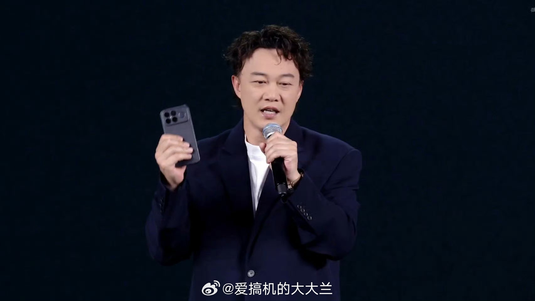 陈奕迅手上的红米K90 Pro Max喜欢吗？不妨看看大家的点赞速度，迅速破千容