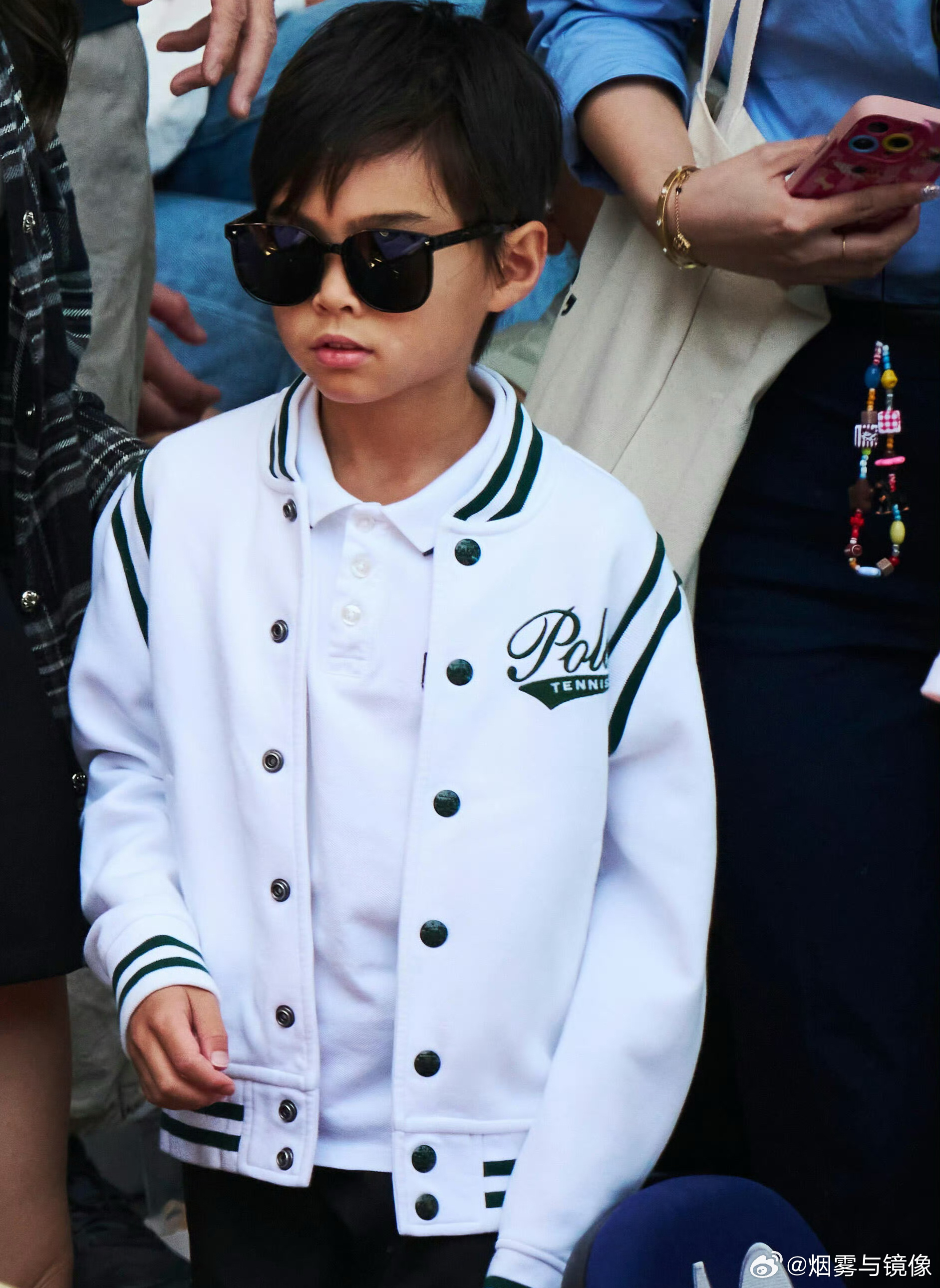 周杰伦昆凌8岁儿子正脸照儿子长的像昆凌，很可爱，不敢想象他长大出现在公众面前，说