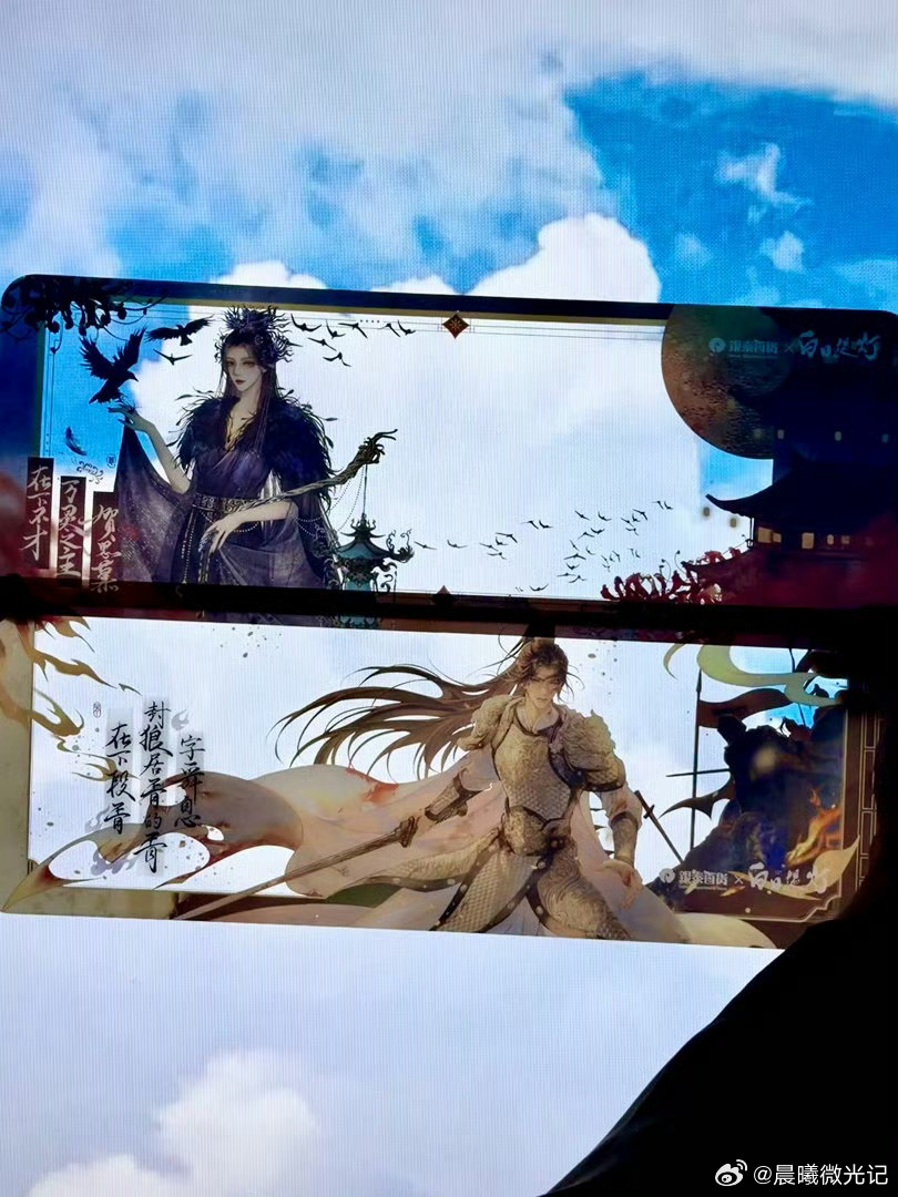 白日提灯首展线下好多人啊白日提灯杭州武林银泰百货的首展现场，“沉浸式”三个字被诠