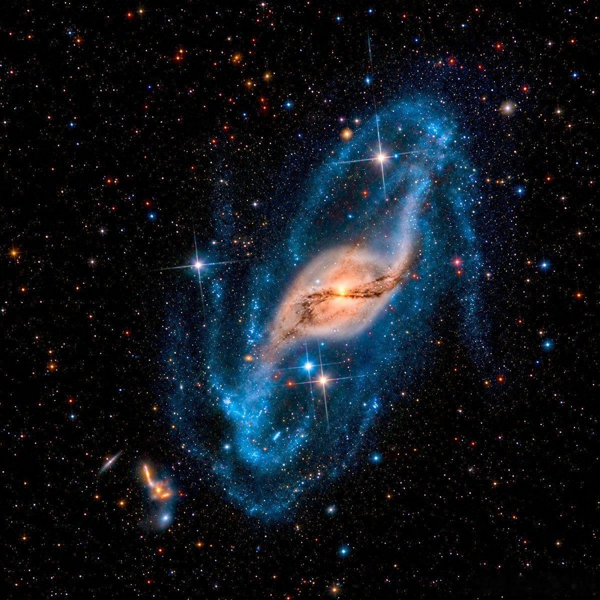 重力如何扭曲整个星系  认识一下NGC 3718（也称为Arp 214），这是一