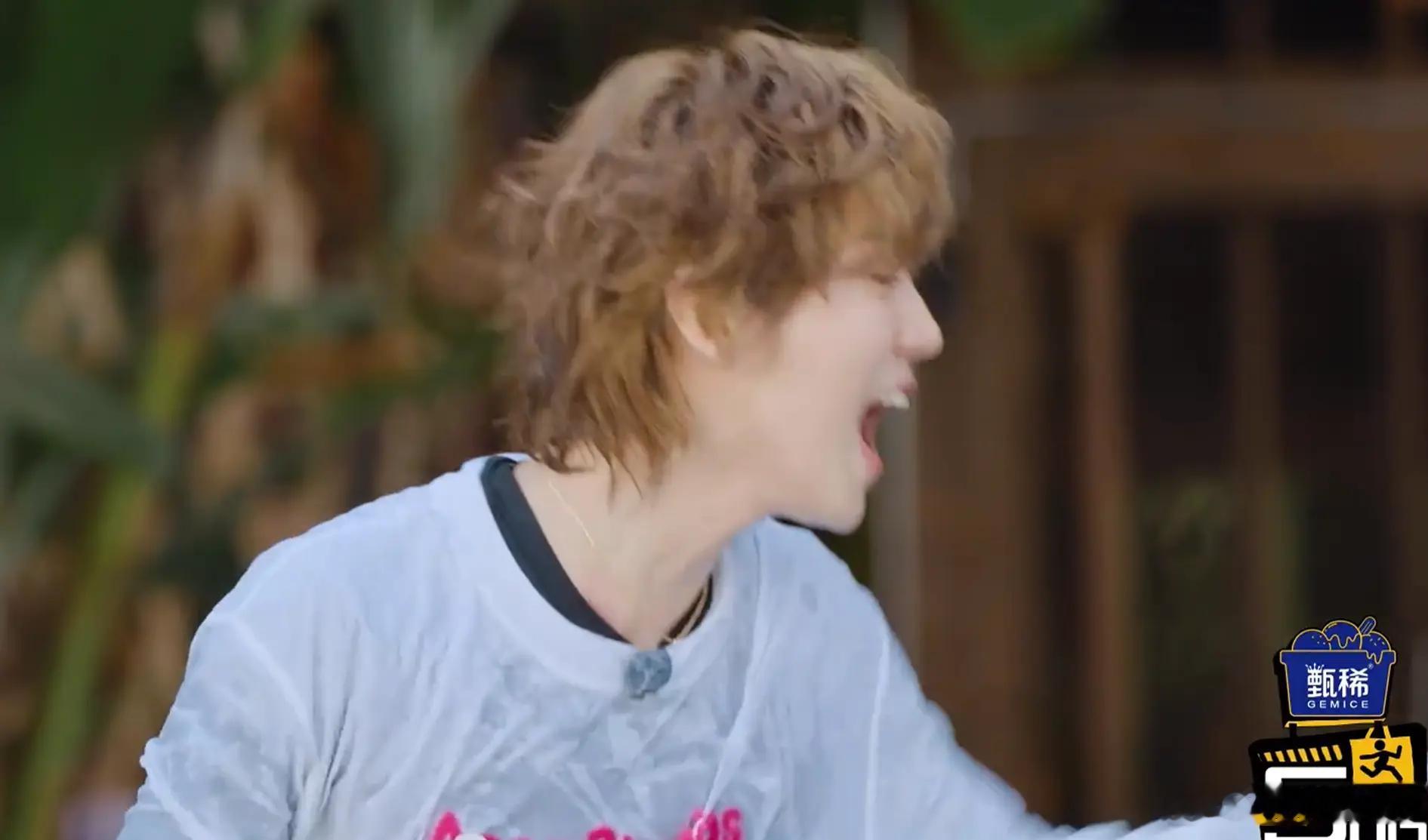 鹿晗懂了做发型必下水 这个鹿晗怎么这么萌啊🤤🤤🤤哈哈哈哈哈