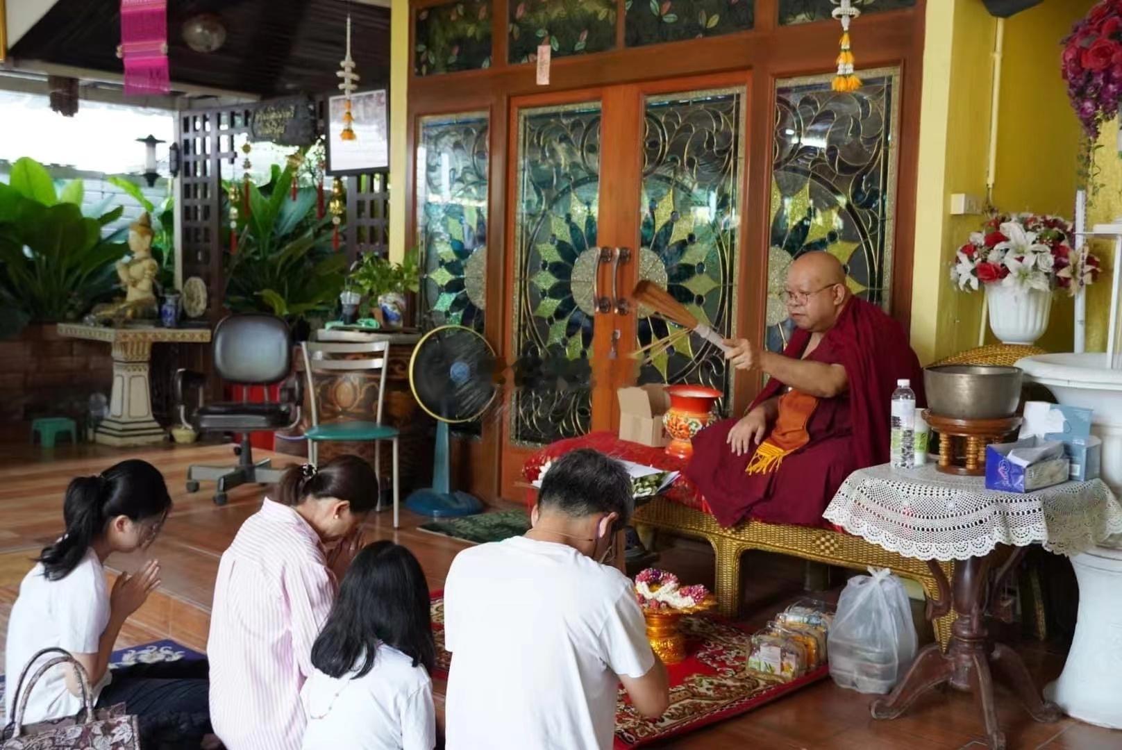 Kurba Apiwat Intawaro 古巴API哇在曼谷 