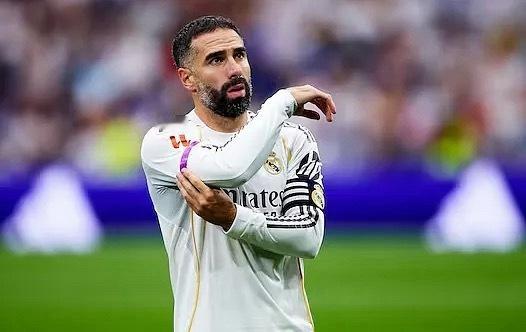 据《阿斯报》的消息，皇马后卫卡瓦哈尔在俱乐部的未来充满不确定。不过即便皇马只愿意