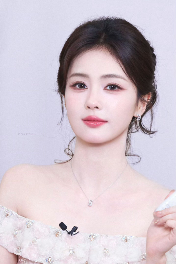白鹿  白鹿叶璃 白鹿莫离 🧸💓🌸“春季的邂逅，在盛夏是一曲浪漫的诗” 