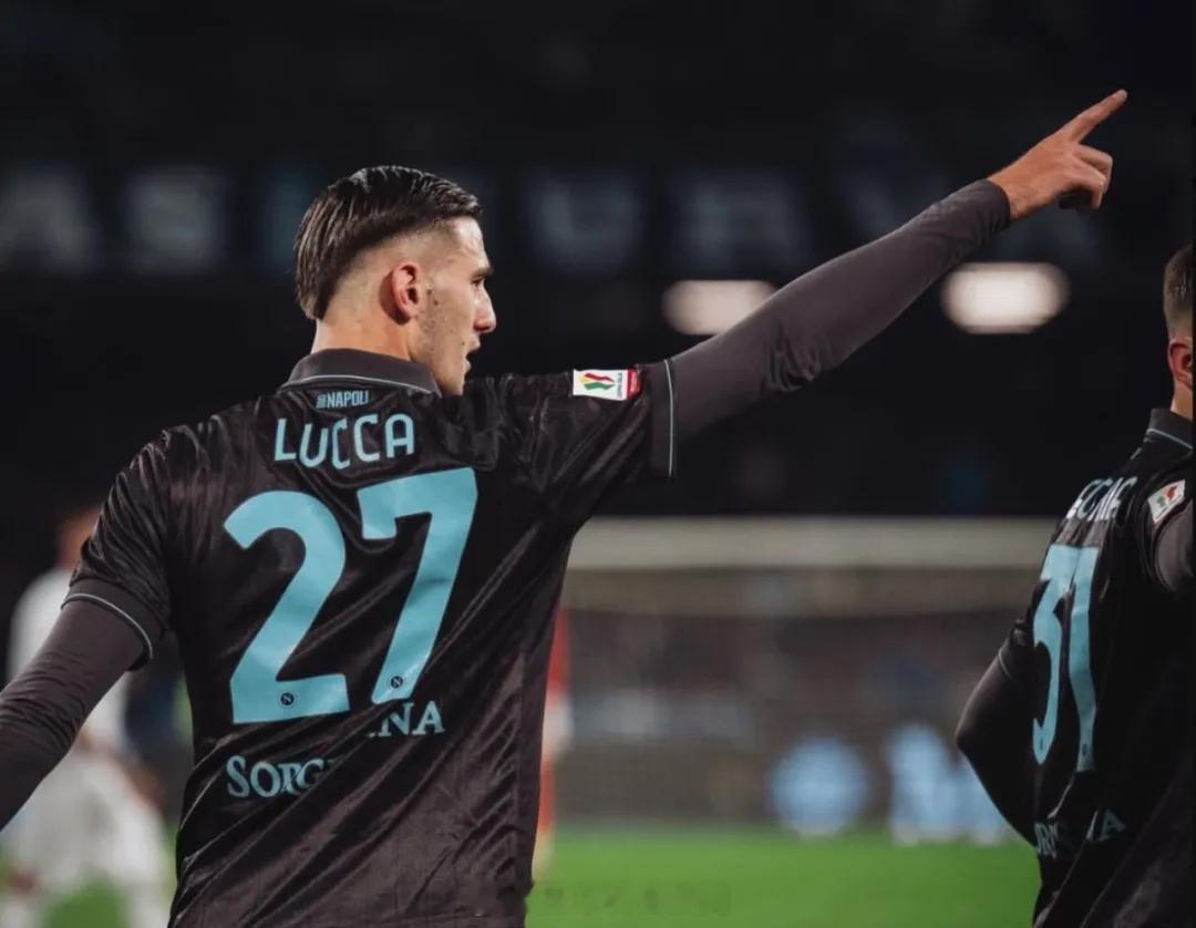 罗马诺消息，诺丁汉森林已经和那不勒斯就洛伦佐-卢卡100万租借费加3500万欧元